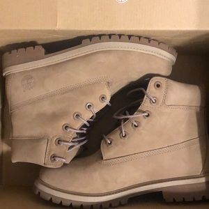 BNWB Women’s Timberlands